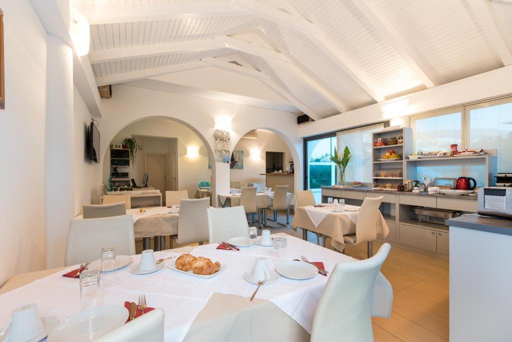 Bed & Breakfast Pino Podstrana Exterior foto