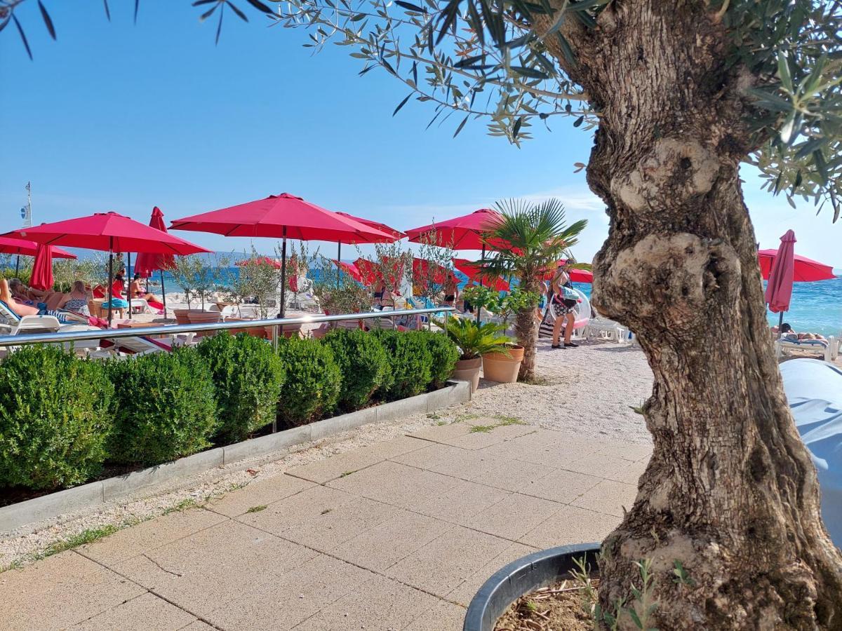Bed & Breakfast Pino Podstrana Exterior foto