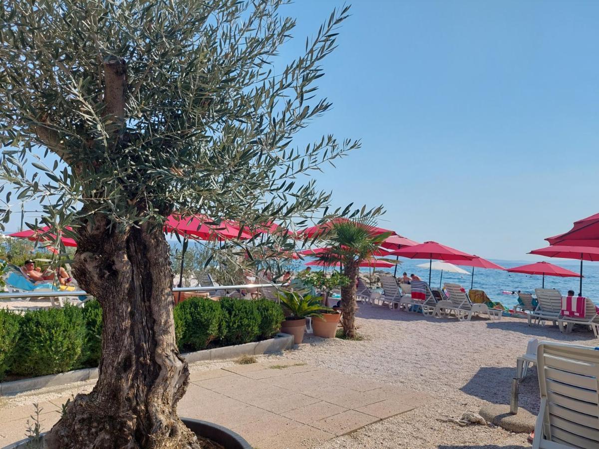 Bed & Breakfast Pino Podstrana Exterior foto